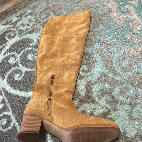 Marc Fisher suede knee high boots. Like new. Soft! 9.5 - Picture 3 of 8
